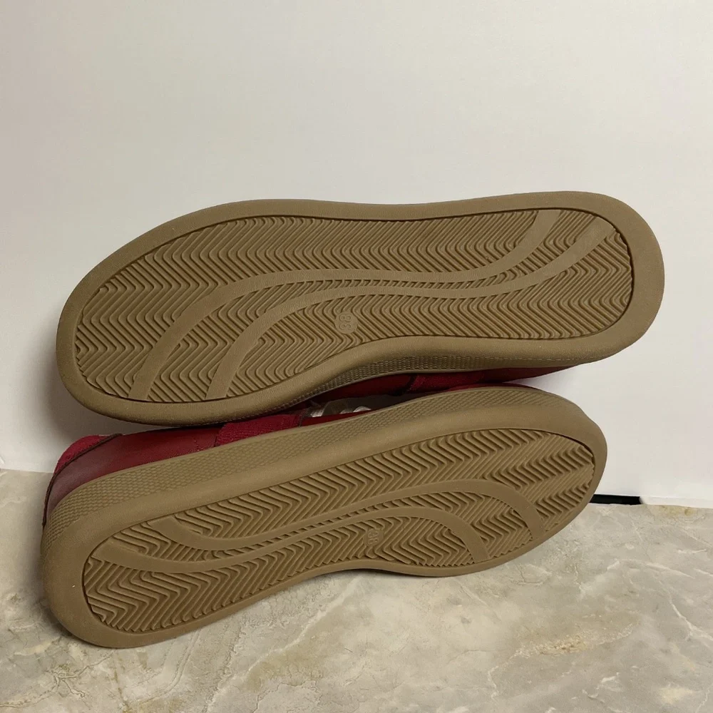 Shoes - Picture 3 of 4
